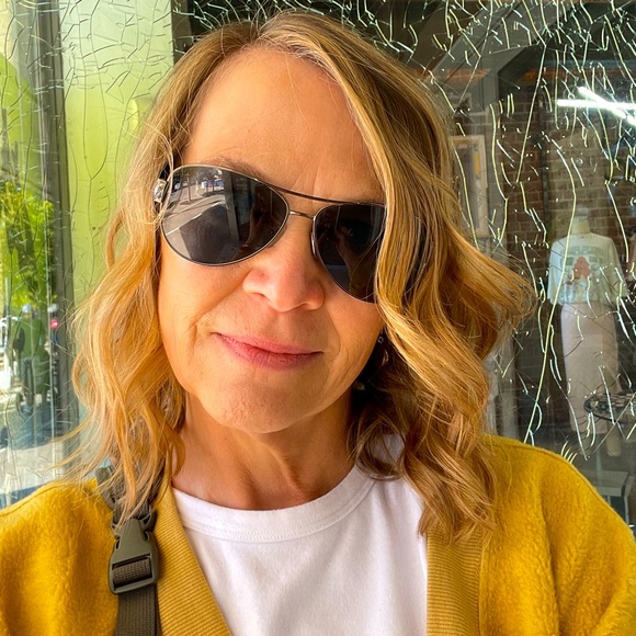 Meet your Posher, Lizette - Picture 1 of 1